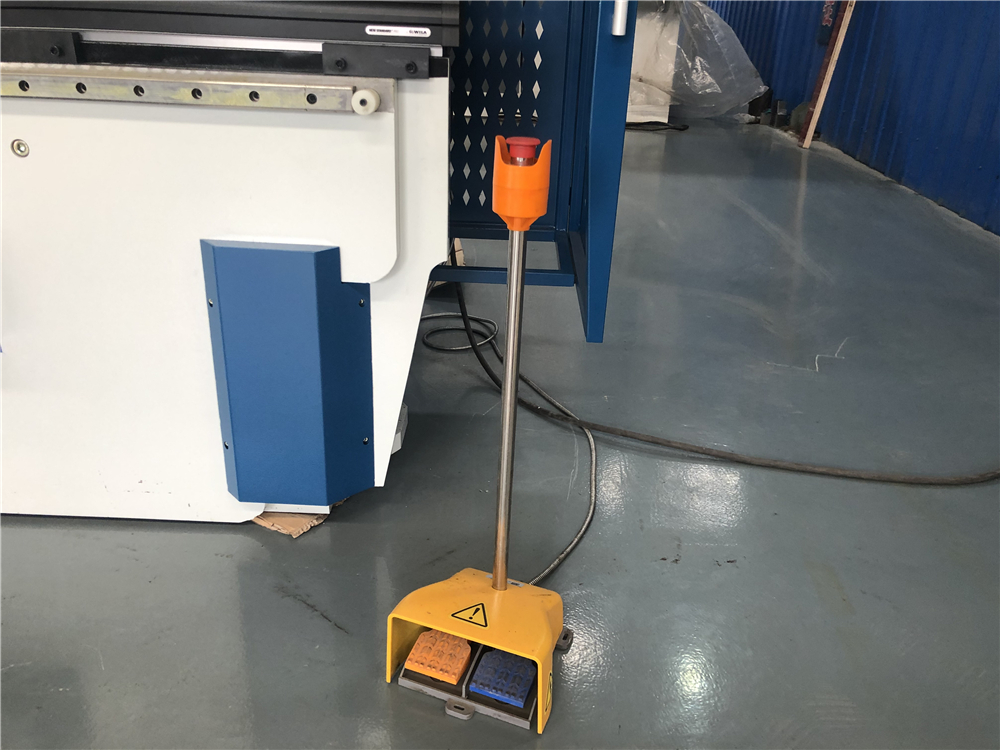 3+1 Axis Cnc Hydraulic Press Brake With Esa System ईएसए सिस्टम के साथ 3+1 एक्सिस सीएनसी हाइड्रोलिक प्रेस ब्रेक