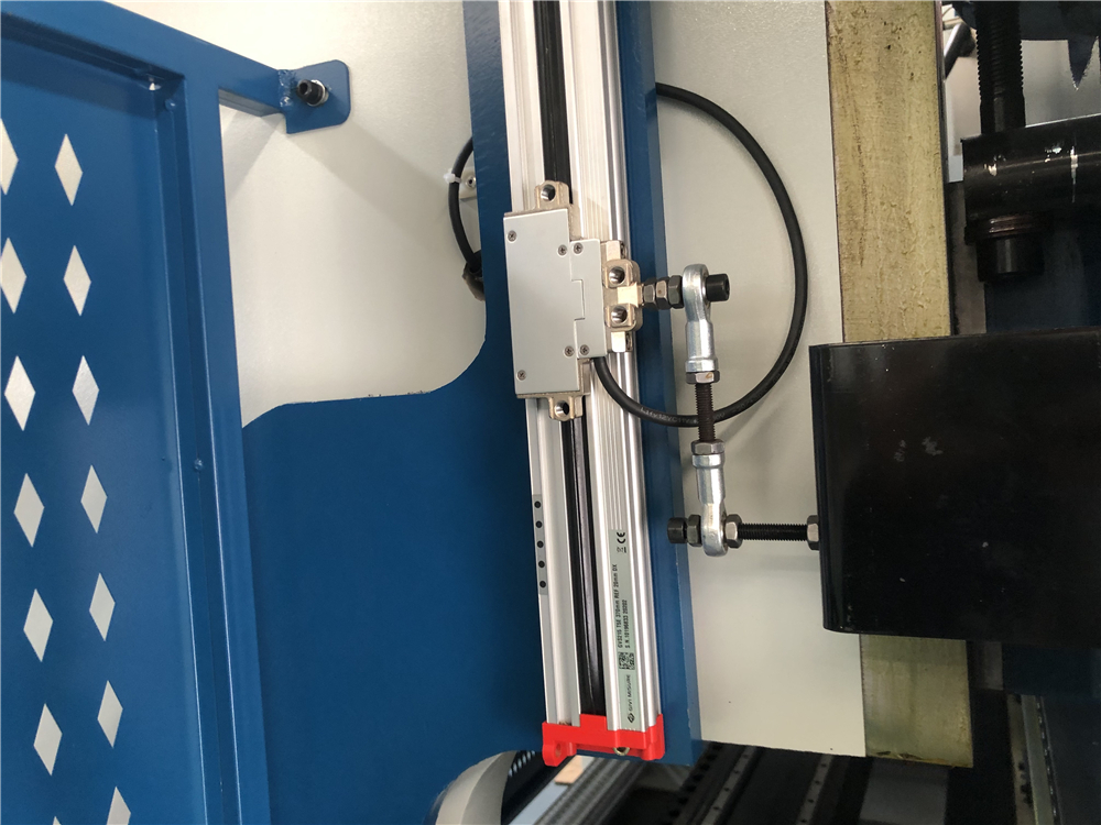 3+1 Axis Cnc Hydraulic Press Brake With Esa System ईएसए सिस्टम के साथ 3+1 एक्सिस सीएनसी हाइड्रोलिक प्रेस ब्रेक