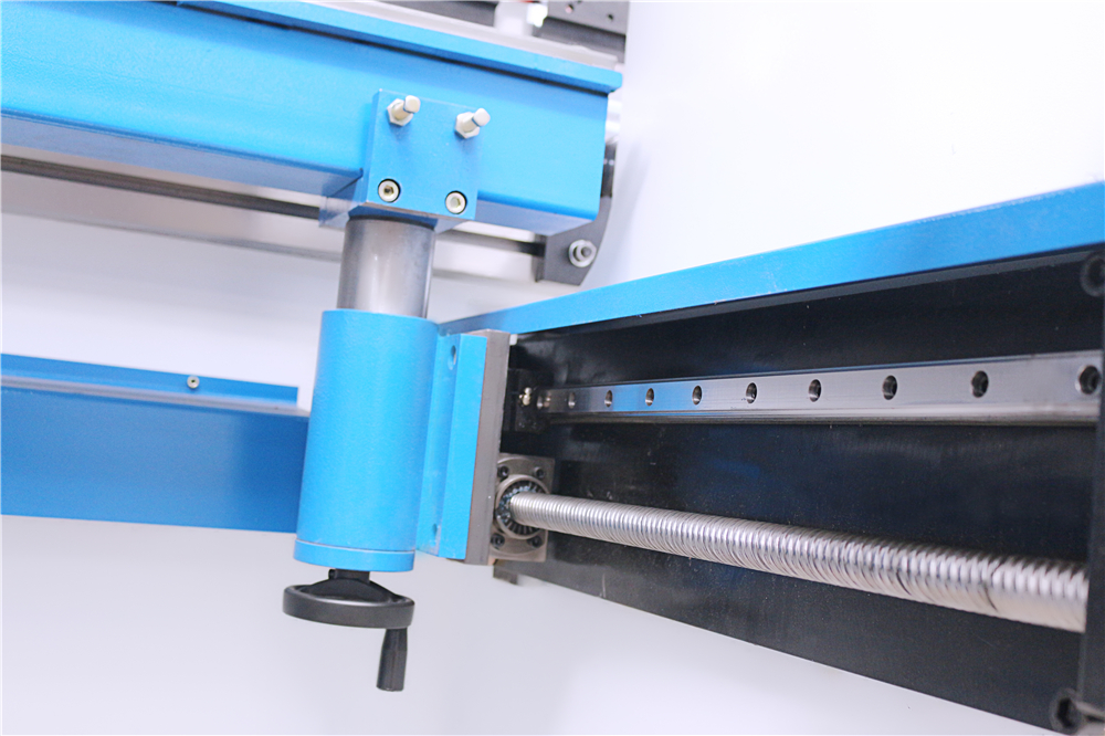 3+1 Axis Cnc Hydraulic Press Brake With Esa System ईएसए सिस्टम के साथ 3+1 एक्सिस सीएनसी हाइड्रोलिक प्रेस ब्रेक