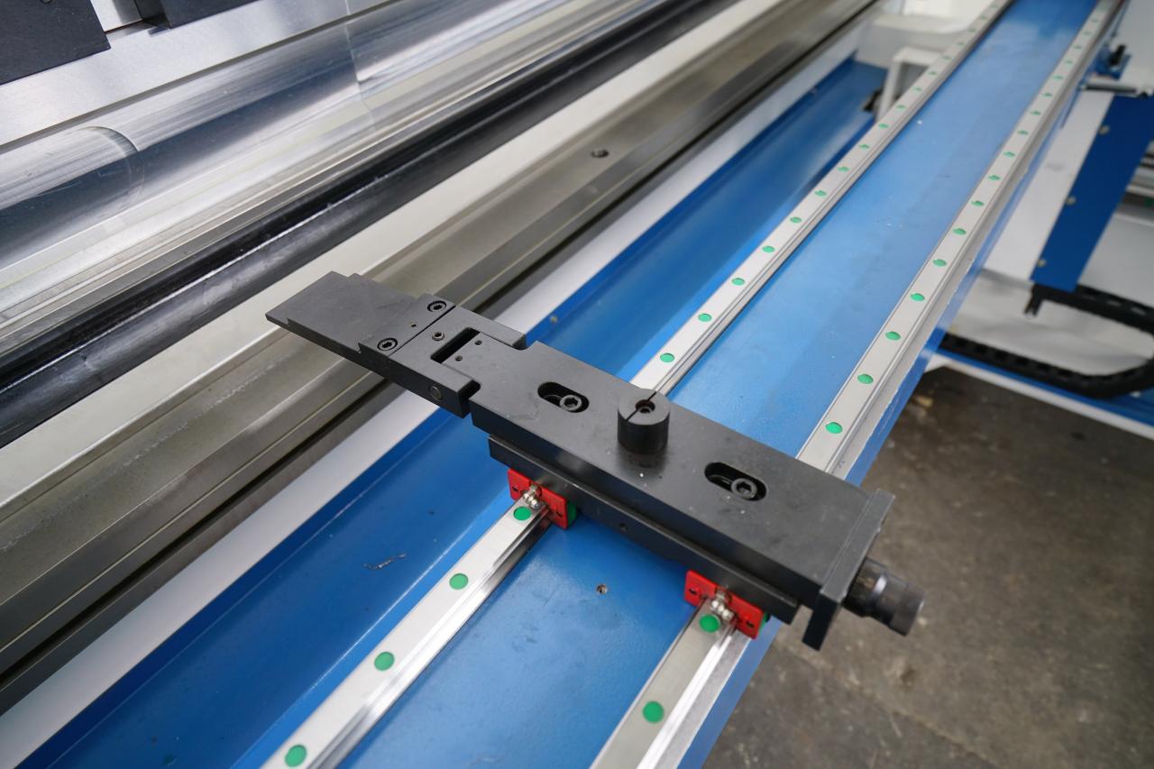 4 Axis Cnc Tandem Press Brake With Delem Da58t 2d Graphical Controller डेलेम Da58t 2d ग्राफिकल कंट्रोलर के साथ 4 एक्सिस सीएनसी टेंडेम प्रेस ब्रेक