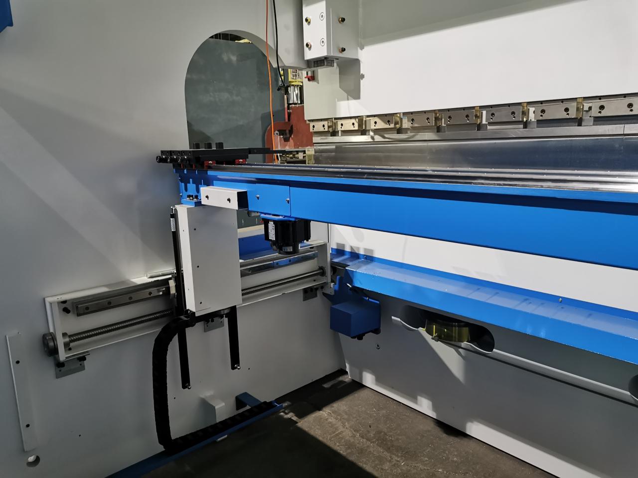 4 Axis Cnc Tandem Press Brake With Delem Da58t 2d Graphical Controller डेलेम Da58t 2d ग्राफिकल कंट्रोलर के साथ 4 एक्सिस सीएनसी टेंडेम प्रेस ब्रेक