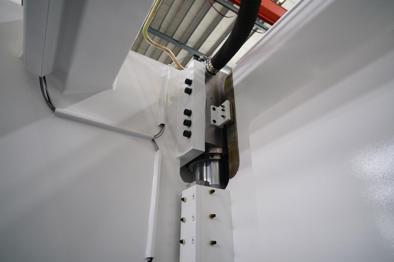 4 Axis Cnc Tandem Press Brake With Delem Da58t 2d Graphical Controller डेलेम Da58t 2d ग्राफिकल कंट्रोलर के साथ 4 एक्सिस सीएनसी टेंडेम प्रेस ब्रेक