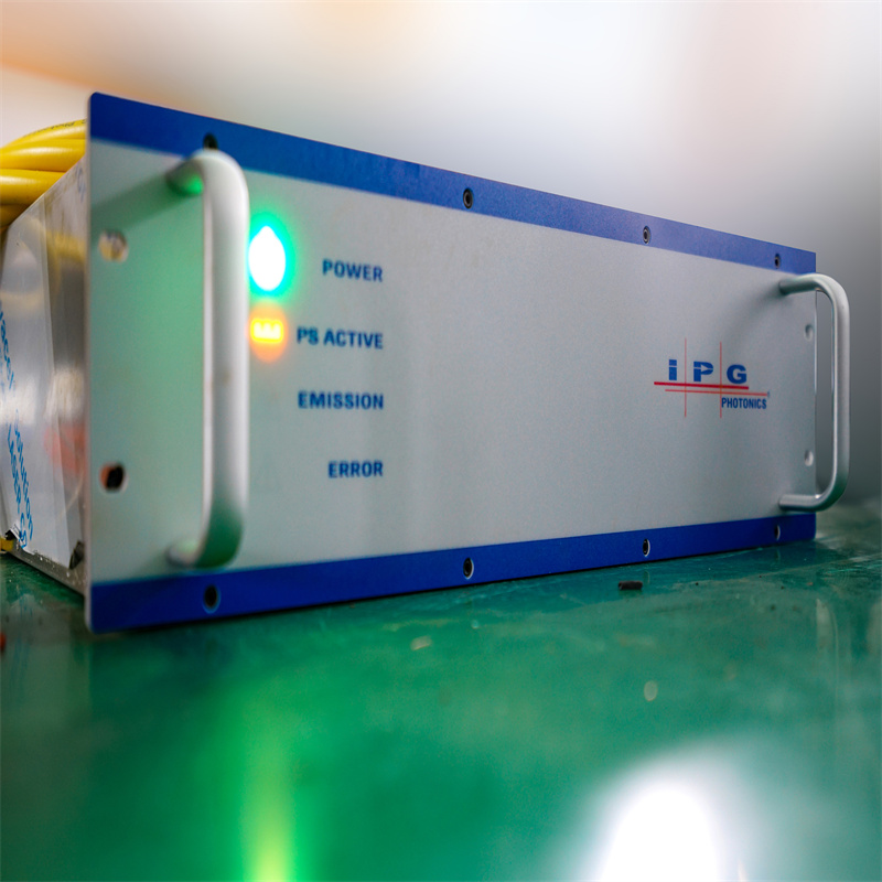 सीएनसी शीट धातु फाइबर लेजर काटने की मशीन