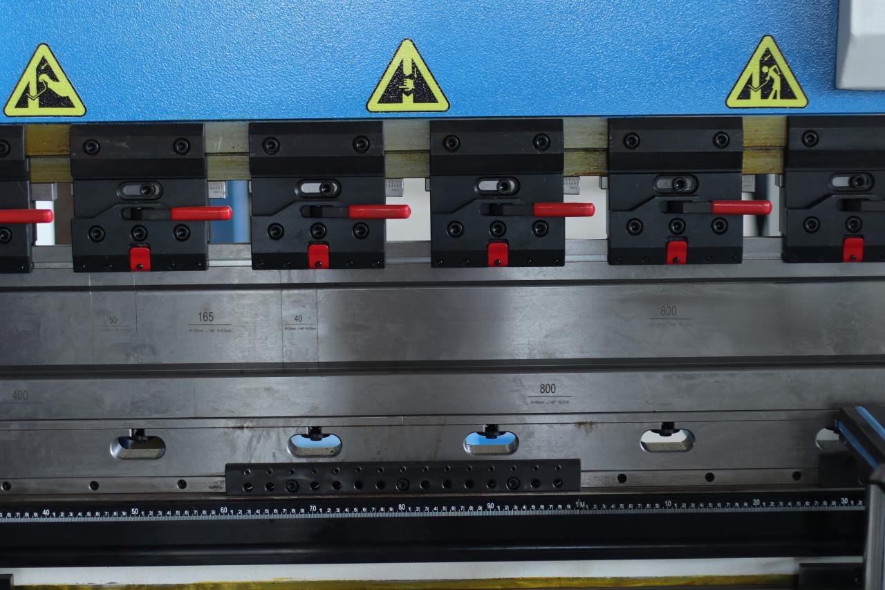 Cnc Hydraulic Press Brake Machine Bending Servo Electric Press Brake 40T सीएनसी हाइड्रोलिक प्रेस ब्रेक मशीन झुकने सर्वो इलेक्ट्रिक प्रेस ब्रेक 40T