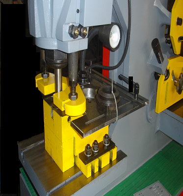 स्टील प्लेट एंगल कटिंग पंचिंग नॉटिंग मशीन हाइड्रोलिक आयरनवर्कर बिक्री के लिए: